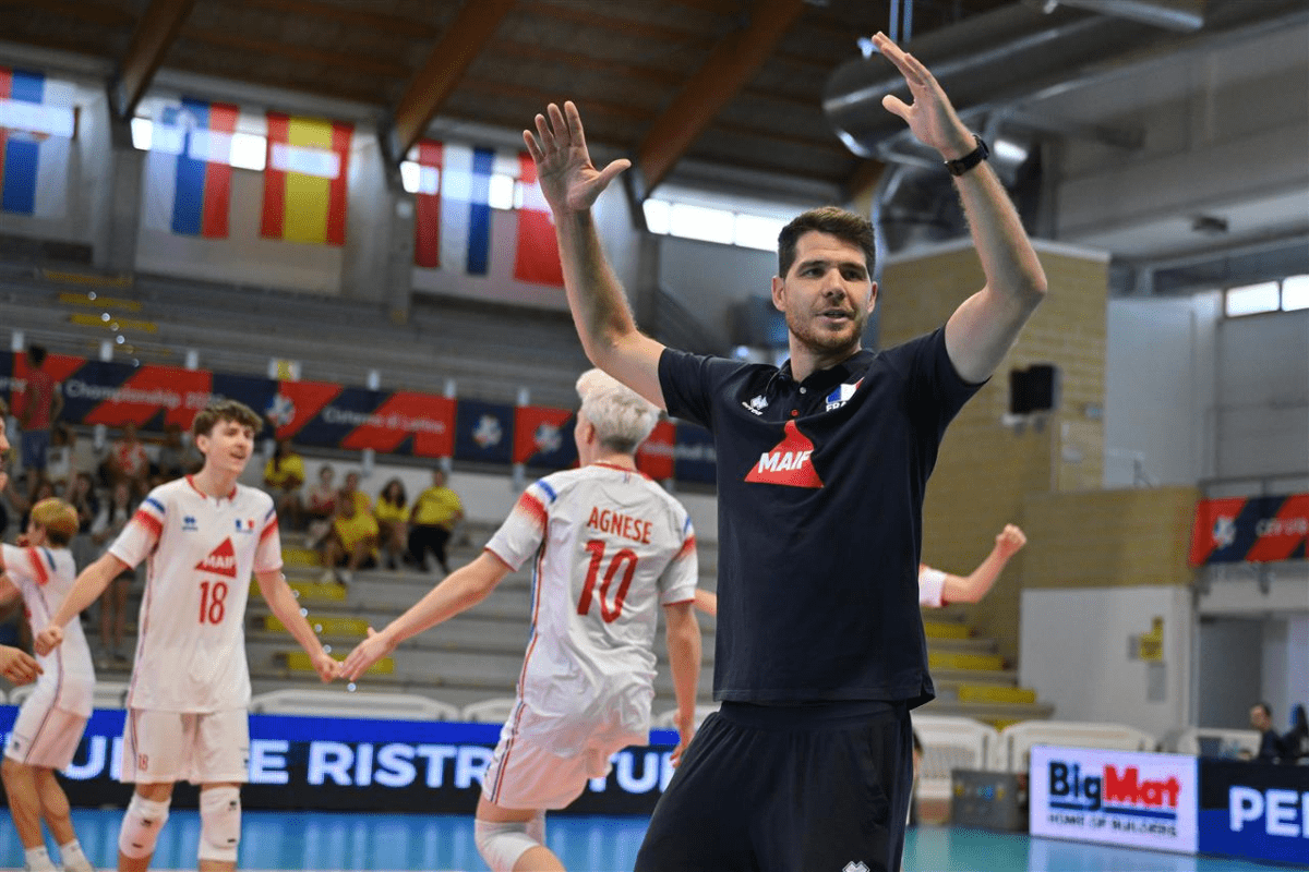 Paul Cooper et ses jeunes joueurs disputeront dans quelques heures leur demi-finale de l'Euro U18. (CEV)