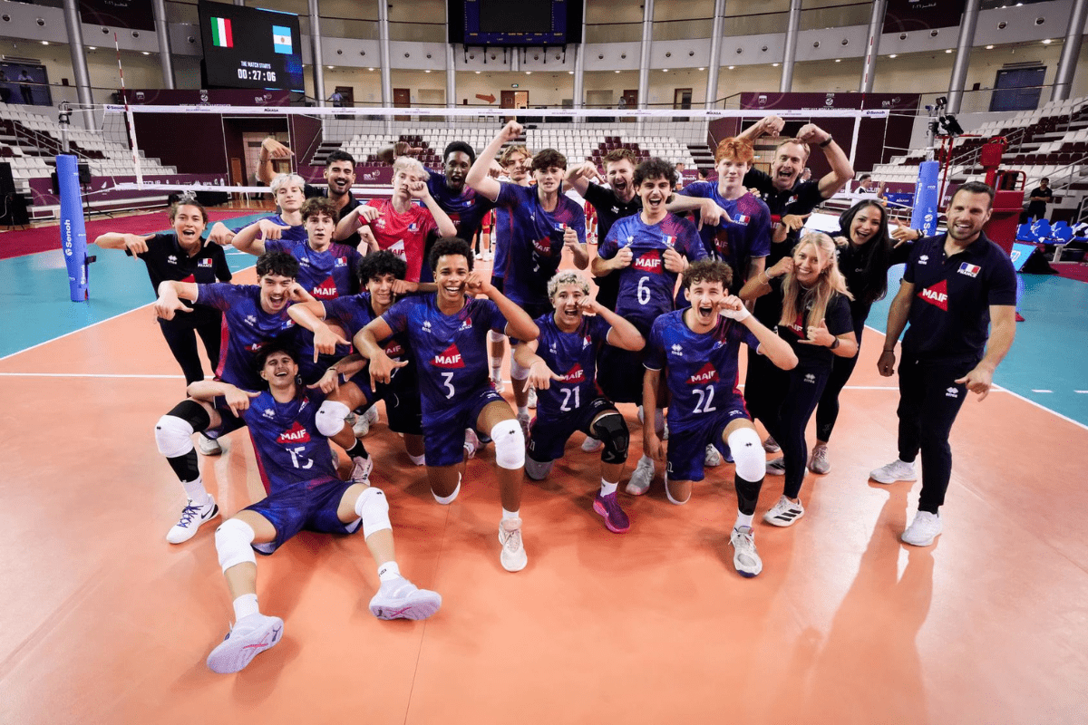 Les Bleuets, fêtant leur qualification en quarts de final du Mondial U17