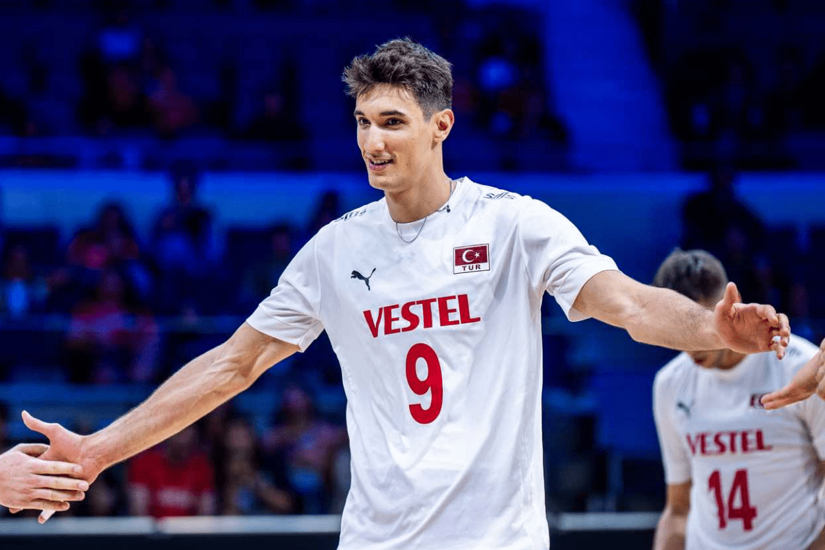Efe Mandiraci sous le maillot turc