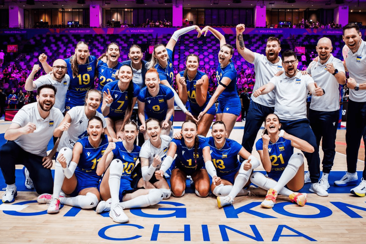 Les Ukrainiennes célébrant une victoire en VNL 2026