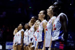 Les Bleues chantant l’hymne avant un match de VNL